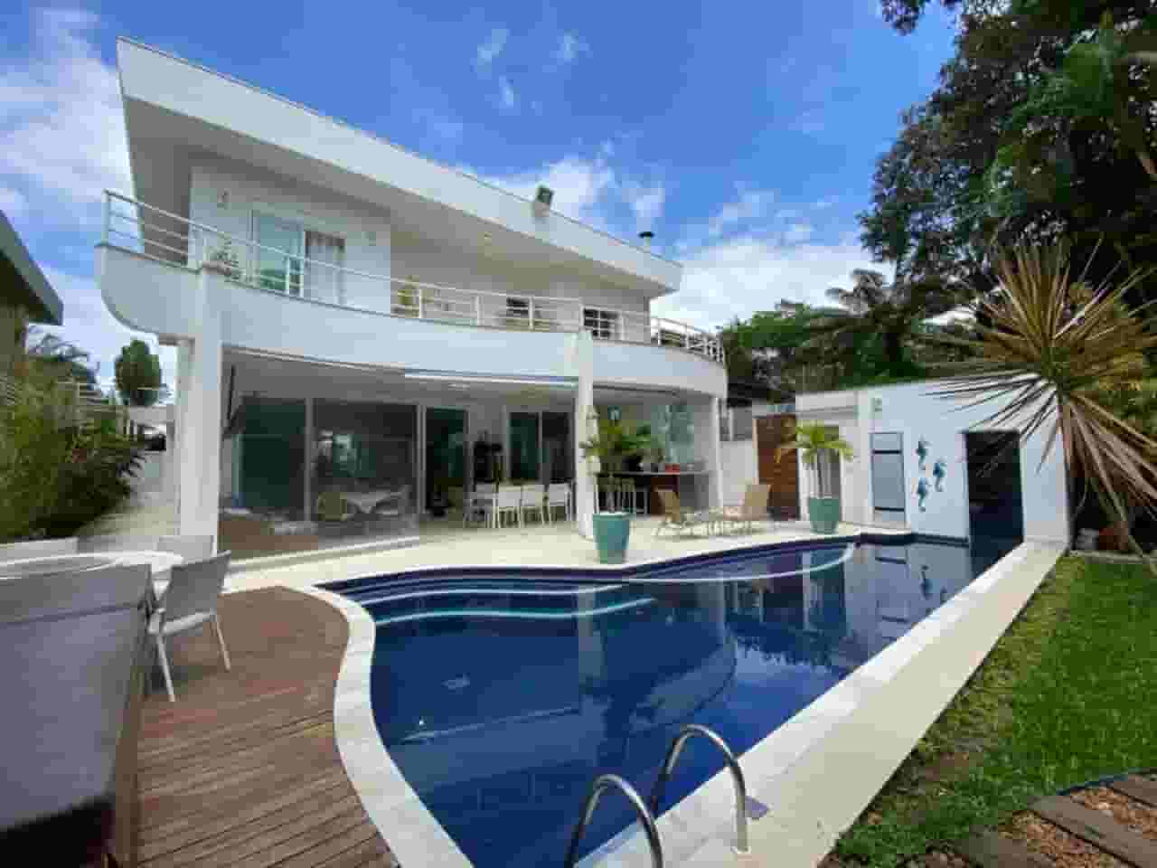 CASA COM 7 DORMITÓRIOS (7 SUÍTES), 4 VAGAS, 450M² ÁREA ÚTIL - Imagem 1