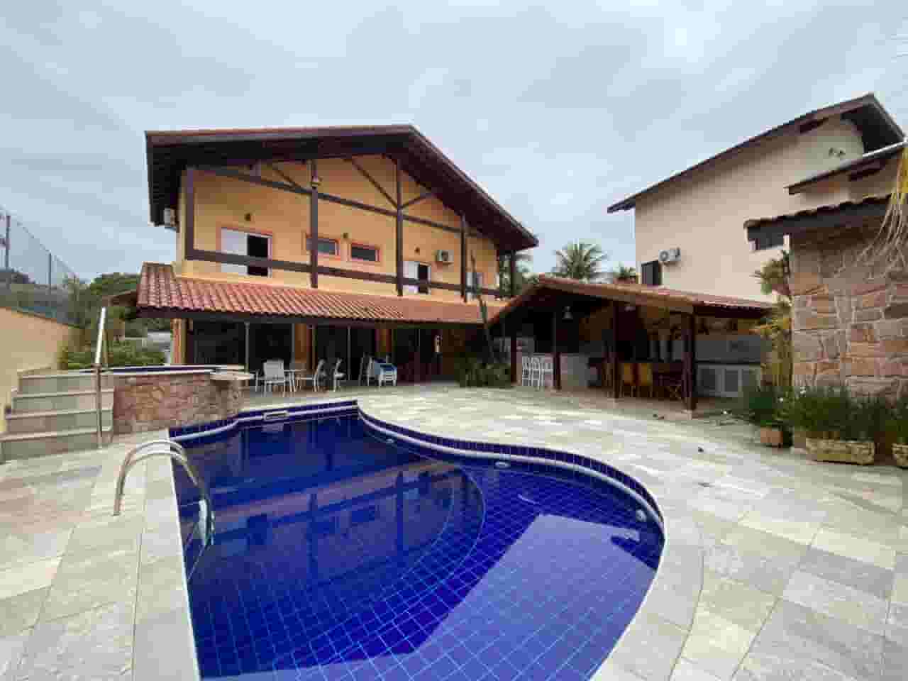 CASA COM 6 DORMITÓRIOS (6 SUÍTES), 4 VAGAS, 480M² ÁREA ÚTIL - Imagem 1