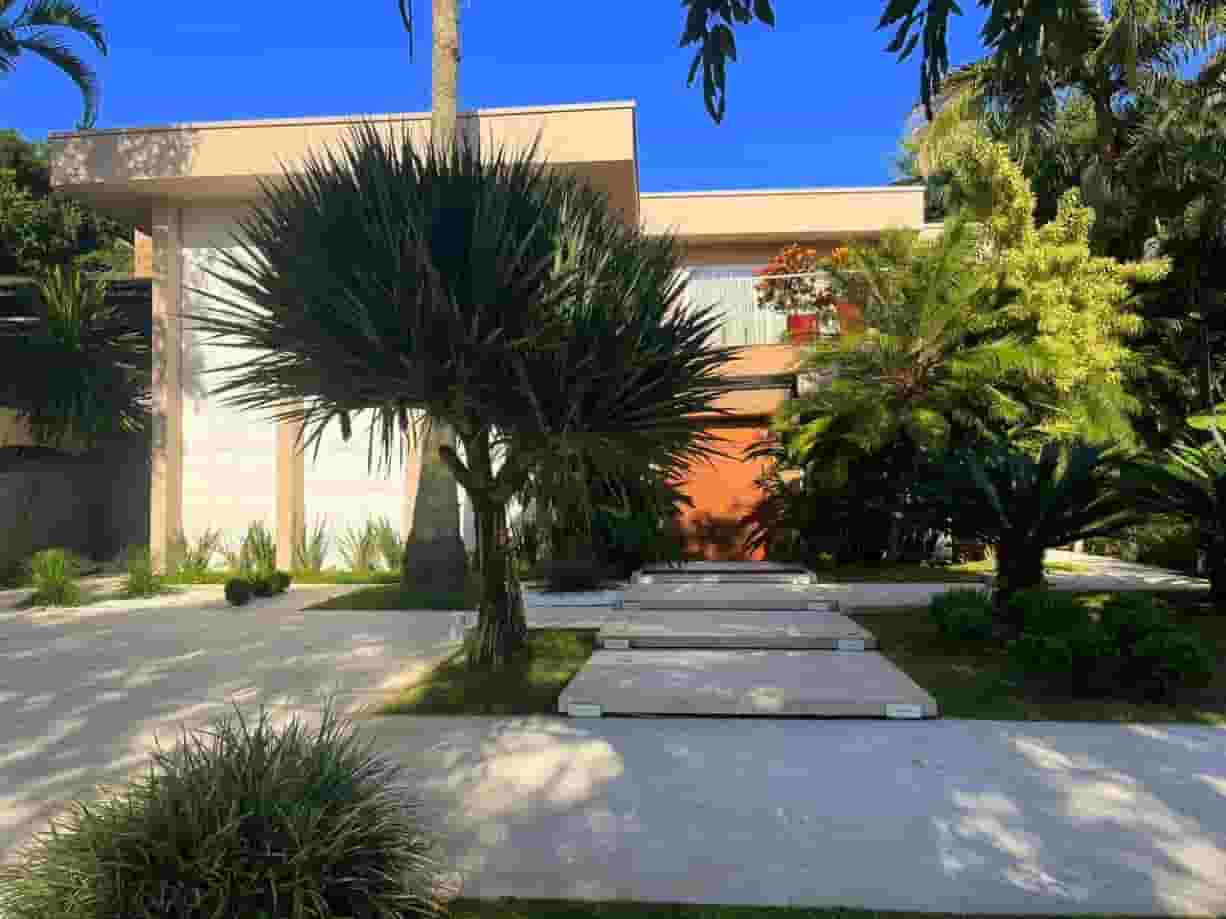 CASA COM 6 DORMITÓRIOS (6 SUÍTES), 5 VAGAS, 385M² ÁREA CONSTRUÍDA - Imagem 1