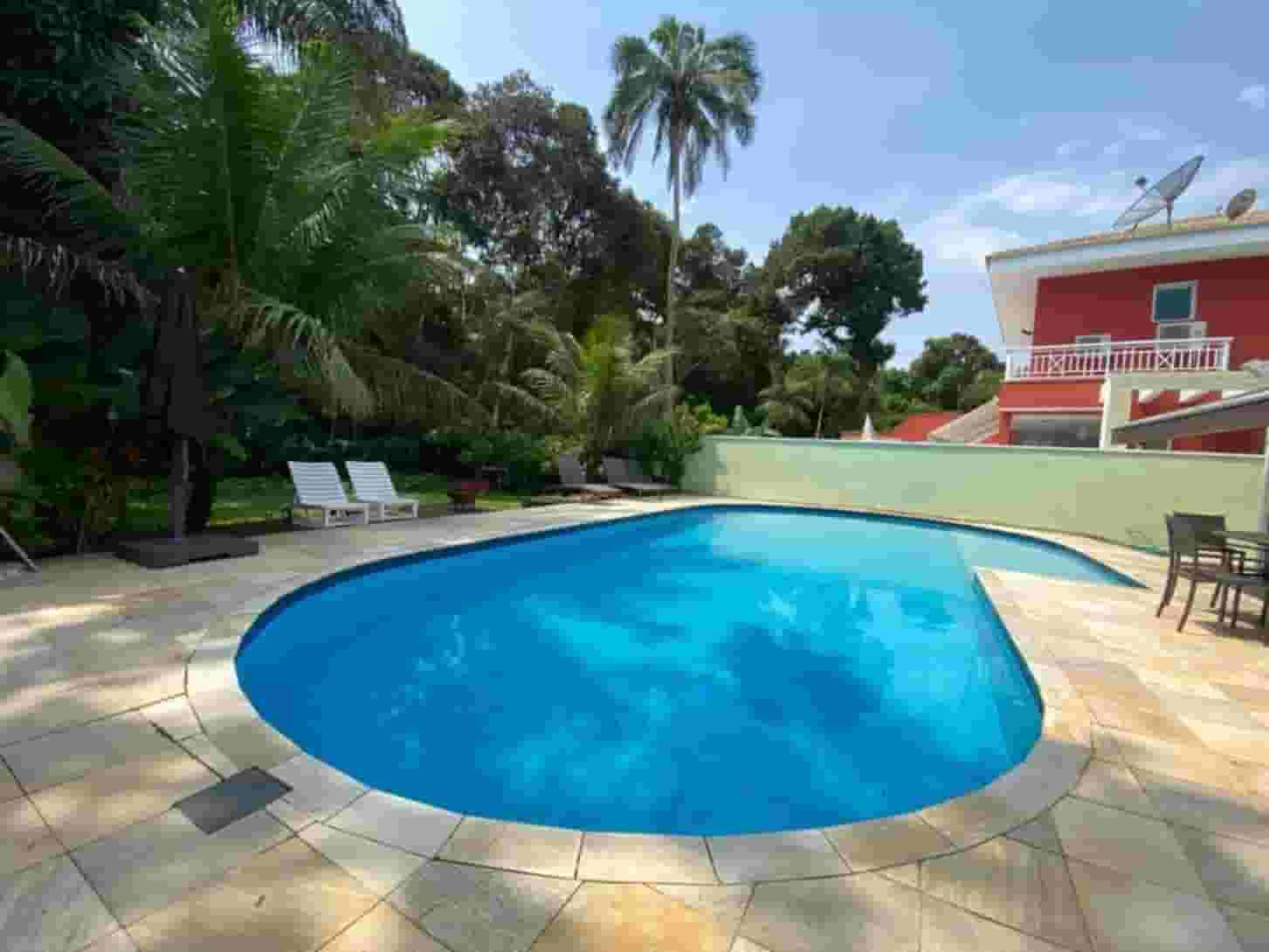CASA COM 5 DORMITÓRIOS (5 SUÍTES), 4 VAGAS, 300M² ÁREA ÚTIL - Imagem 1